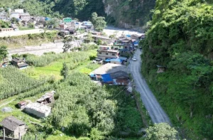 धवलागिरिको केन्द्र जोड्ने सडक स्तरोन्नति गरिँदै