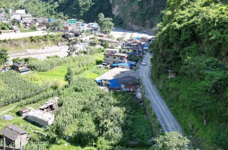 धवलागिरिको केन्द्र जोड्ने सडक स्तरोन्नति गरिँदै