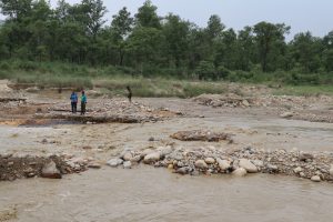 ६ स्थानमा राजमार्ग अवरुद्ध, चार ठाउँमा एकतर्फी यातायात सञ्चालन