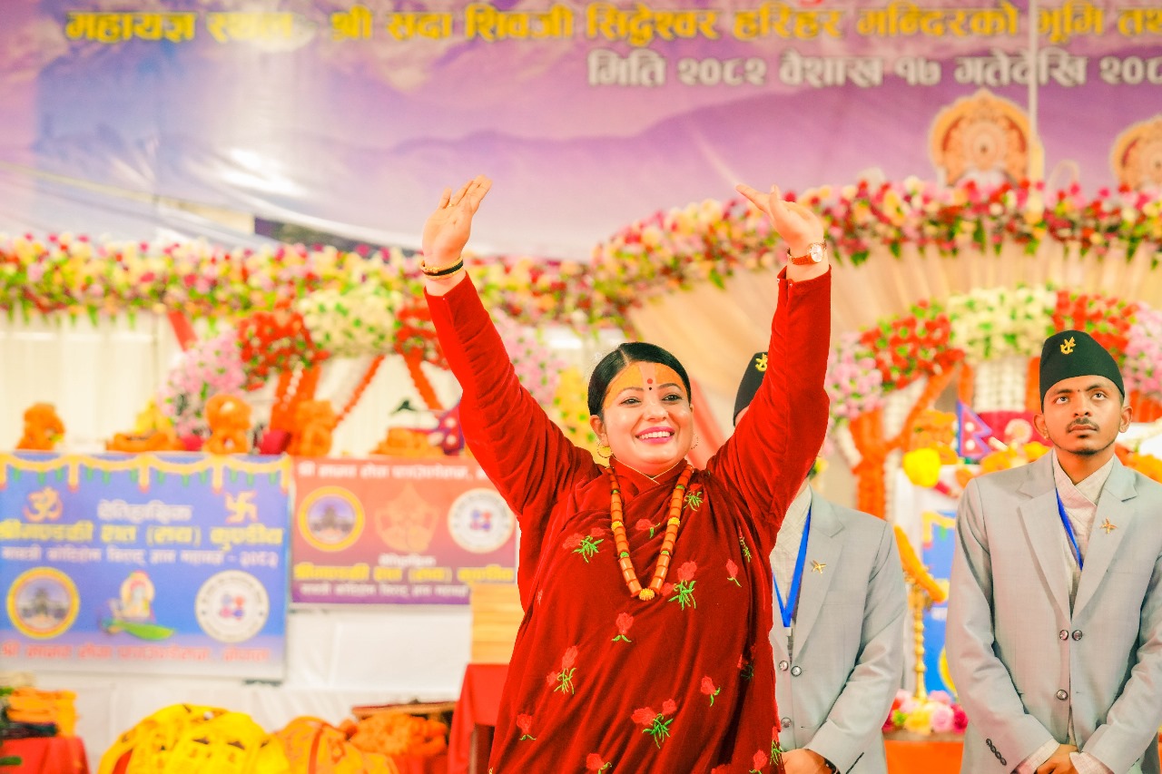 कोटिहोममा गुरुङ समुदायको पोसाकमा भागवत मञ्जरी राधिका दासी