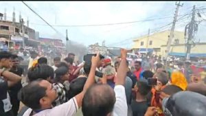 प्रादेशिक अस्पताल सिरहामा बालकको मृत्युपछि तनाव, अस्पताल अगाडि प्रदर्शन