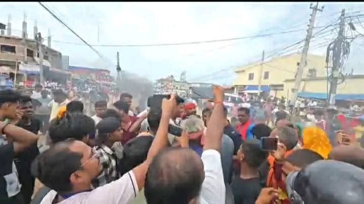 प्रादेशिक अस्पताल सिरहामा बालकको मृत्युपछि तनाव, अस्पताल अगाडि प्रदर्शन