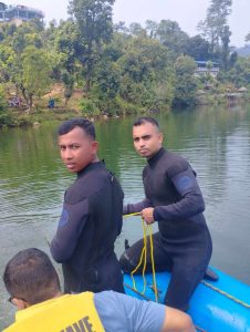 बेगनास तालमा बेपत्ताको गोताखोरद्वारा खोजी शुरु