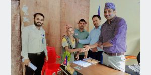 स्थानीय जातका गाई र हालगोरू पाल्ने कृषकलाई अनुदान वितरण