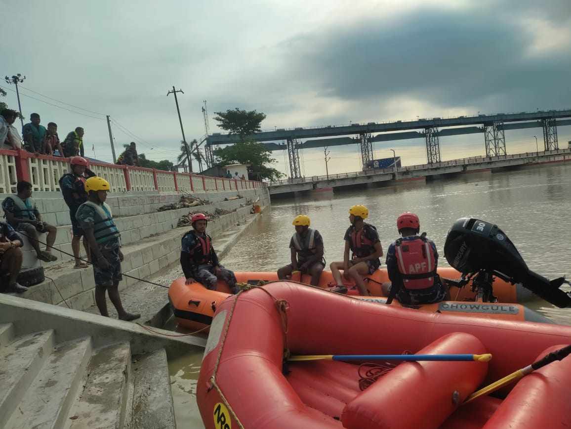 सप्तकोशीमा  उद्धार अभ्यासका क्रममा  बेपत्ता सशस्त्रका  एक गोताखोरको शव भेटियो, अर्काको खोजी जारी