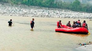 सप्तकोशीमा अभ्यास गर्दै गर्दा सशस्त्र प्रहरीका दुई गोताखोर बेपत्ता