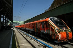 रणनीतिक रेलवे उद्घाटन गर्न भारतीय प्रधानमन्त्री मोदी काश्मीरमा