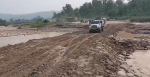 वर्षासँगै विभिन्न सडक र  मुख्य राजमार्ग अवरुद्ध