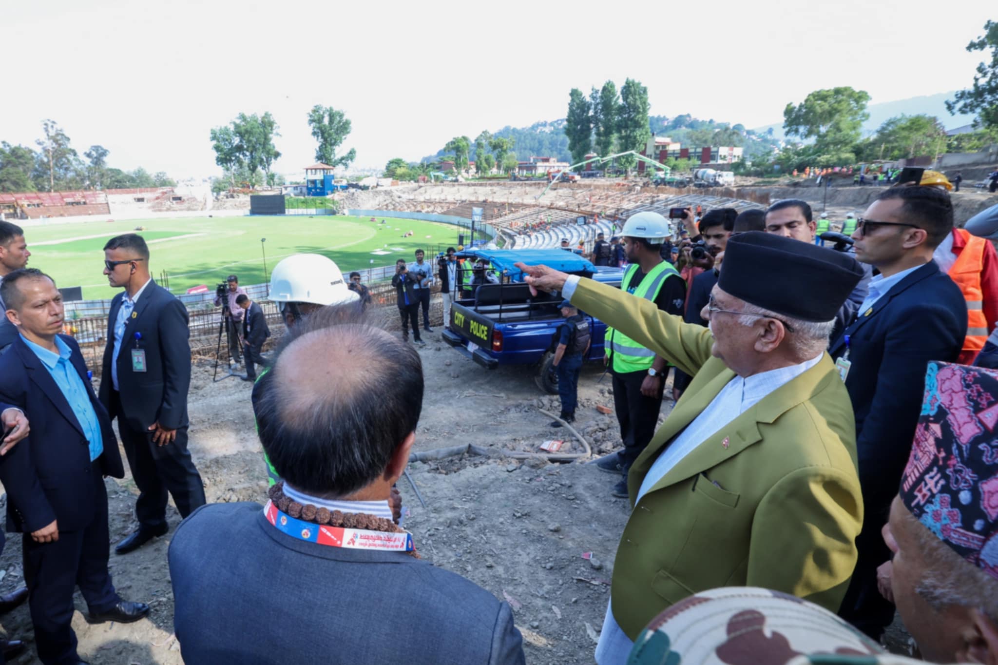 प्रधानमन्त्रीद्वारा कीर्तिपुरस्थित त्रिवि क्रिकेट मैदानमा निर्माणाधीन प्यारापिटको निरीक्षण(फोटोफिचर)