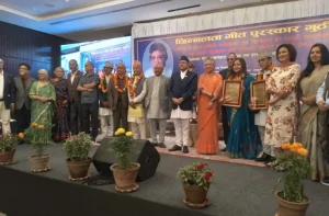 यसवर्षको छिन्नलता गीत पुरस्कार गीतकार राजेन्द्र रिजाललाई प्रदान