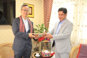 उद्योगमन्त्री भण्डारी र चिनियाँ राजदूतबीच भेटवार्ता