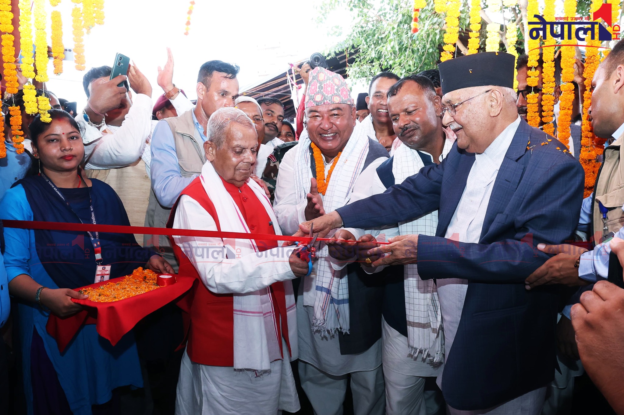 प्रधानमन्त्रीद्वारा मटिहानीको पुल र प्रसूति गृह भवनको उद्घाटन