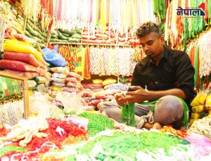 श्रावण महिनाको स्वागत: हरिया र पहेँला चुरापोतेले बजार भरि भराउ