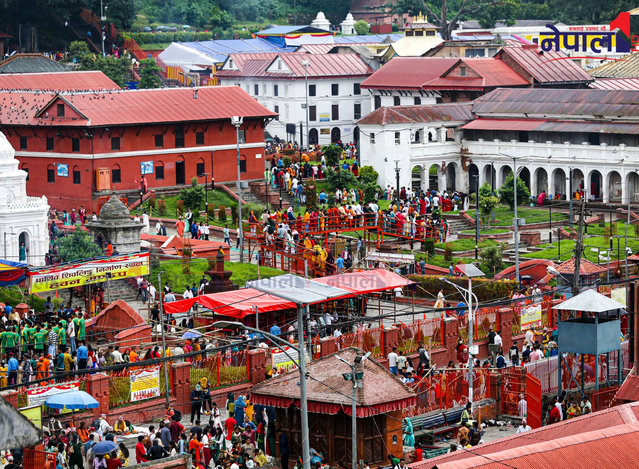 साउनको पहिलो सोमबार पशुपतिनाथमा भक्तजनको घुइँचो (फोटो फिचर)