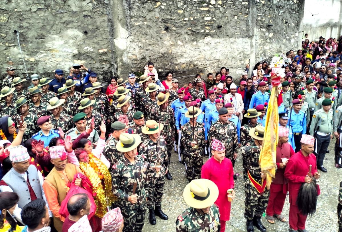नेपाली सेनाका साथ जुम्लाको सरकारी टोली बडिमालिका प्रस्थान