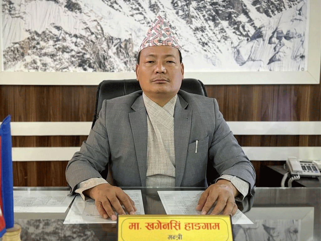 ‘कर्मचारीले अनुमानको भरमा काम गर्न हुँदैन’-मन्त्री हांगाम