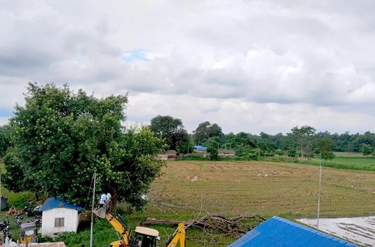 शिकारीबास खोलाको कटान रोक्न तटबन्ध निर्माण गरिँदै
