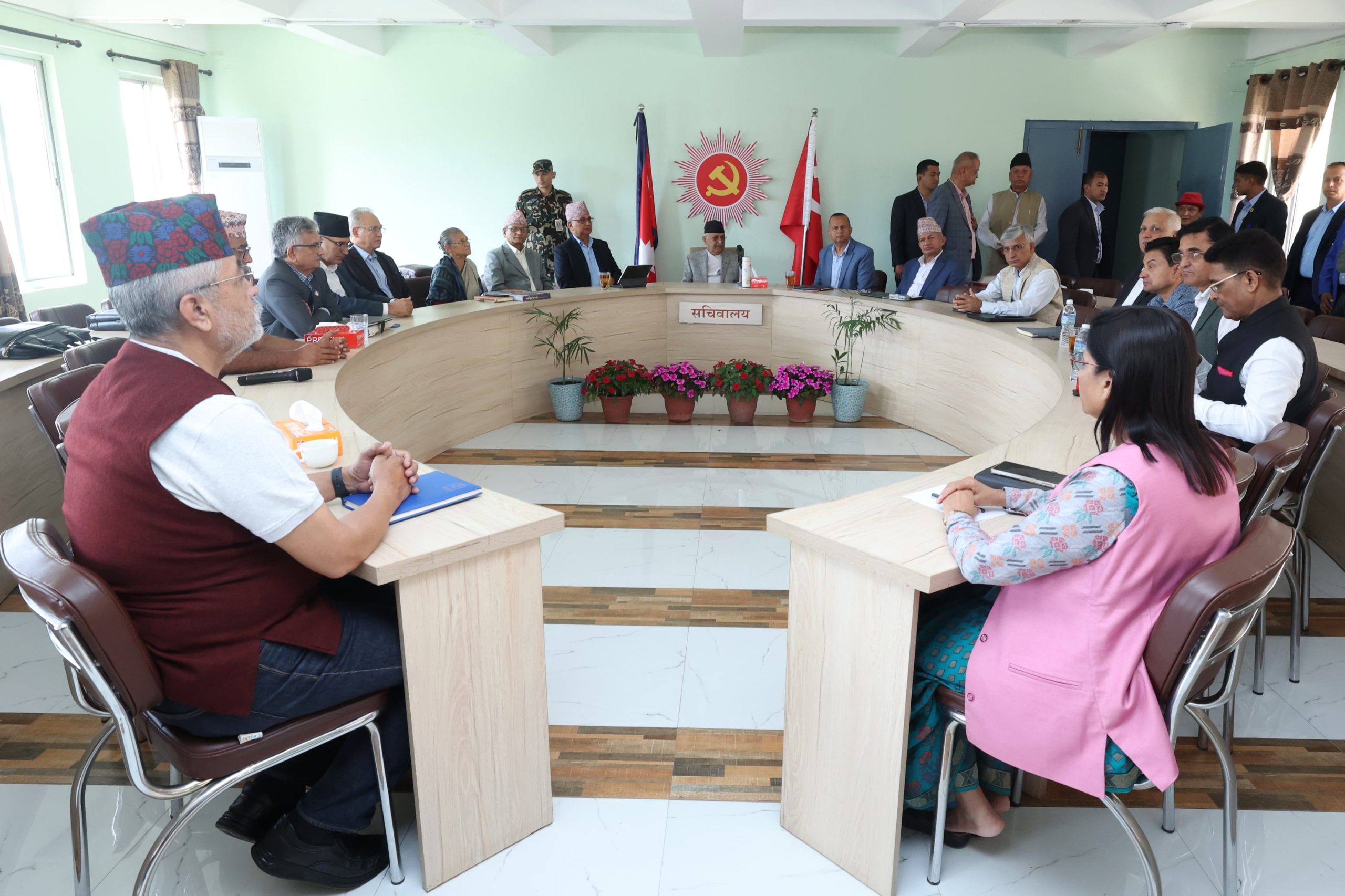 एमालेको विधान महाधिवेशन तयारीः आज पोलिटब्युरो बैठक