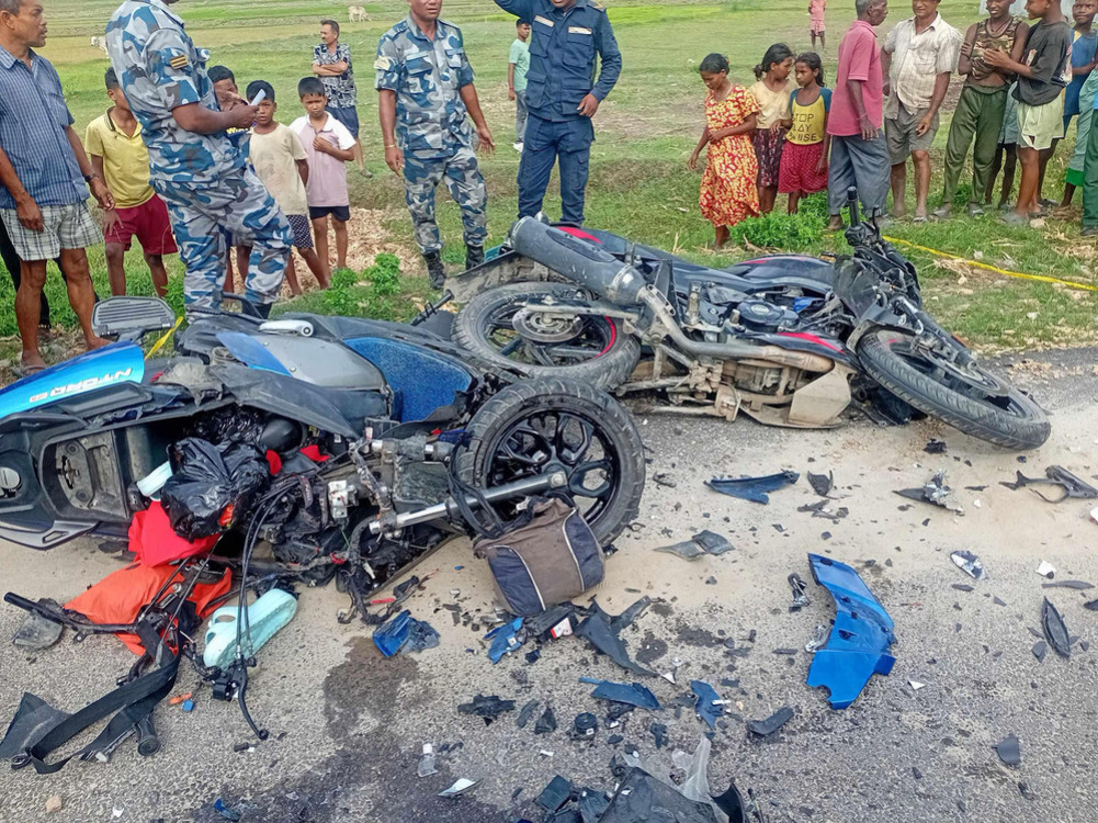 झापामा मोटरसाइकल र स्कुटर ठोक्किँदा दुईको मृत्यु, दुई घाइते