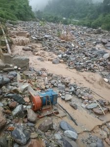 बाढीले बगायो कालुङ्खोला विद्युत् आयोजनाको पावर हाउस र बाँध