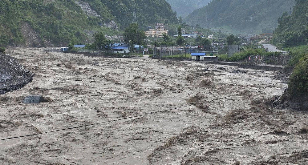 भोटेकोसीमा भीषण बाढी, तटीय क्षेत्रका सर्वसाधारणलाई सतर्क रहन आग्रह