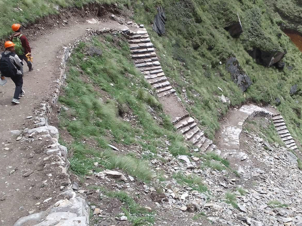 धौलागिरि आधार शिविर जाने पदमार्ग निर्माण