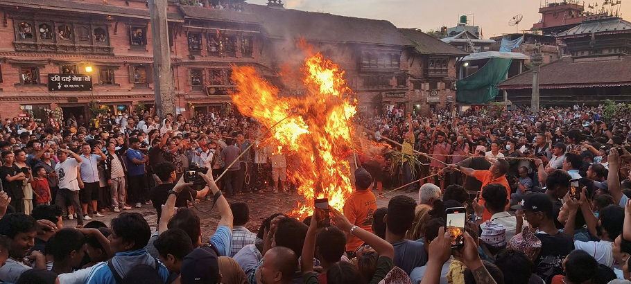भक्तपुरमा पृथक गठामङ्गल पर्व, आज साँझ राक्षसको प्रतीक घण्टाकर्ण टोलटोलमा घुमाएर मारियो