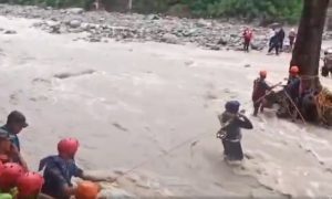 गोदावरी नदीको बीच टापुमा फसेका छ जनाको सकुशल उद्धार
