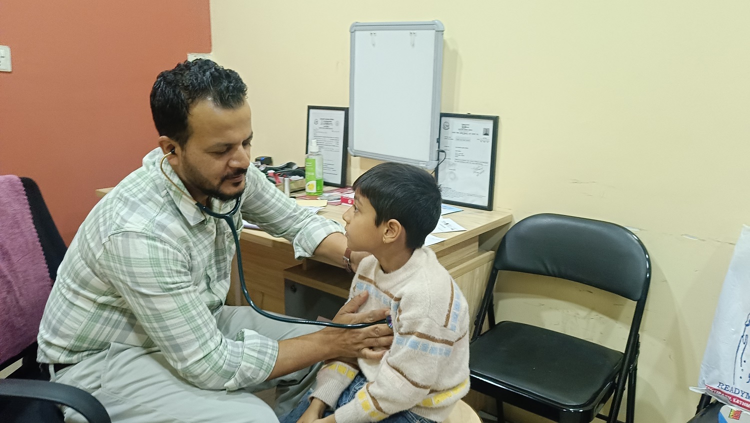 ‘नेफ्रोटिक सिन्ड्रम’ नहोस् भन्नाका लागि समय समयमा बालबालिकाको पिसाब परीक्षण गराउने कि ?
