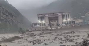 बाढीले नेपाल–चीन जोड्ने मितेरी पुल बगायो, ठुलो जनधनको क्षति भएको आशङ्का