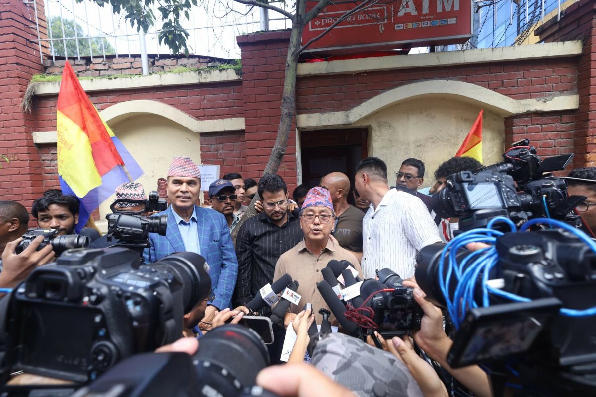 भ्रष्टाचार छानबिन गर्न माग गर्दै दलबलसहित अख्तियार पुग्यो राप्रपा