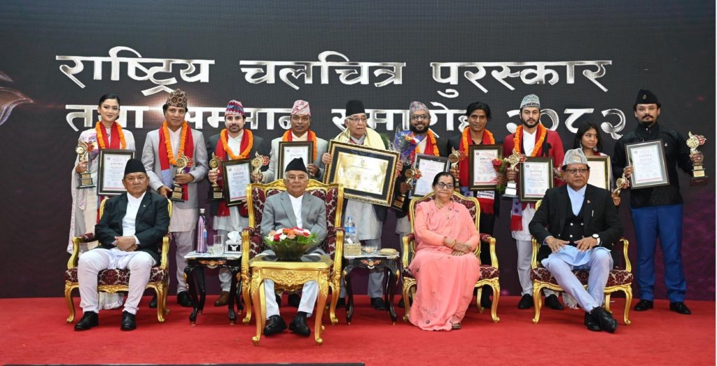 निर्देशक शर्मालाई ‘चलचित्र दीर्घसम्मान’ प्रदान