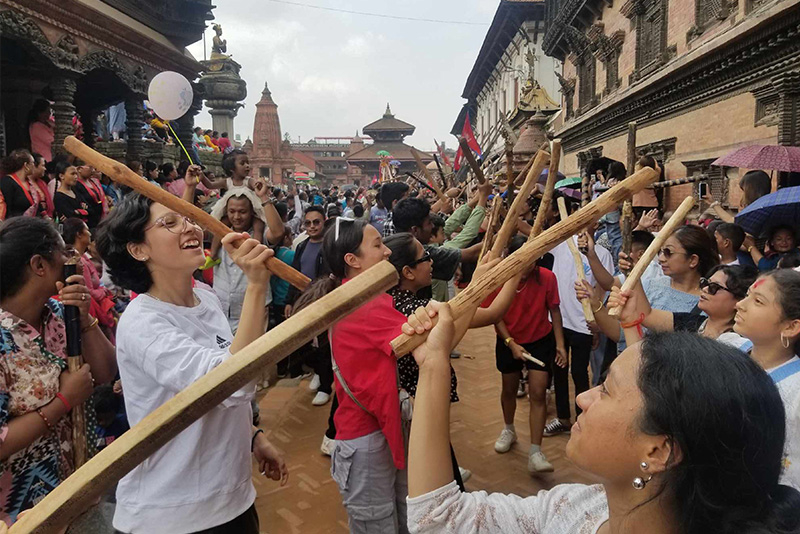 गाईजात्राका अवसरमा राजधानीका टोलटोलबाट सांस्कृतिक झाँकी