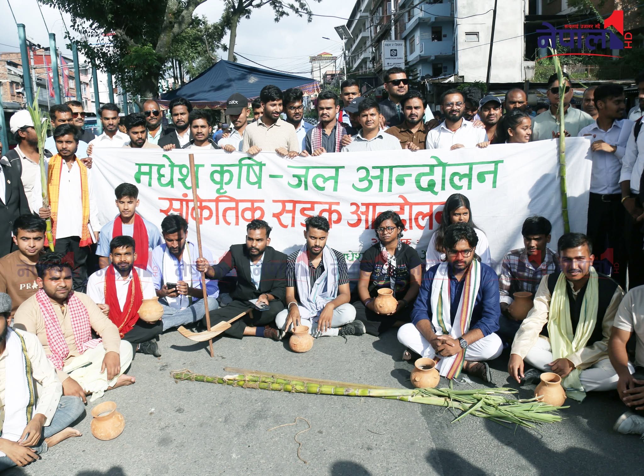 मधेस प्रदेशको खडेरीमा सरकारले ठोस कदम नचालेको भन्दै माइतीघरमा प्रदर्शन (फोटोफिचर)