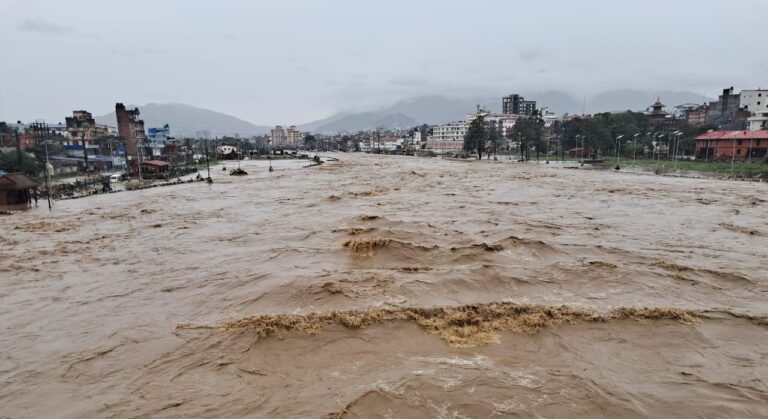 काठमाडौँको गौरीघाटमा जलसतहले सतर्कता तह नाघ्यो, ठाउँठाउँमा वर्षा