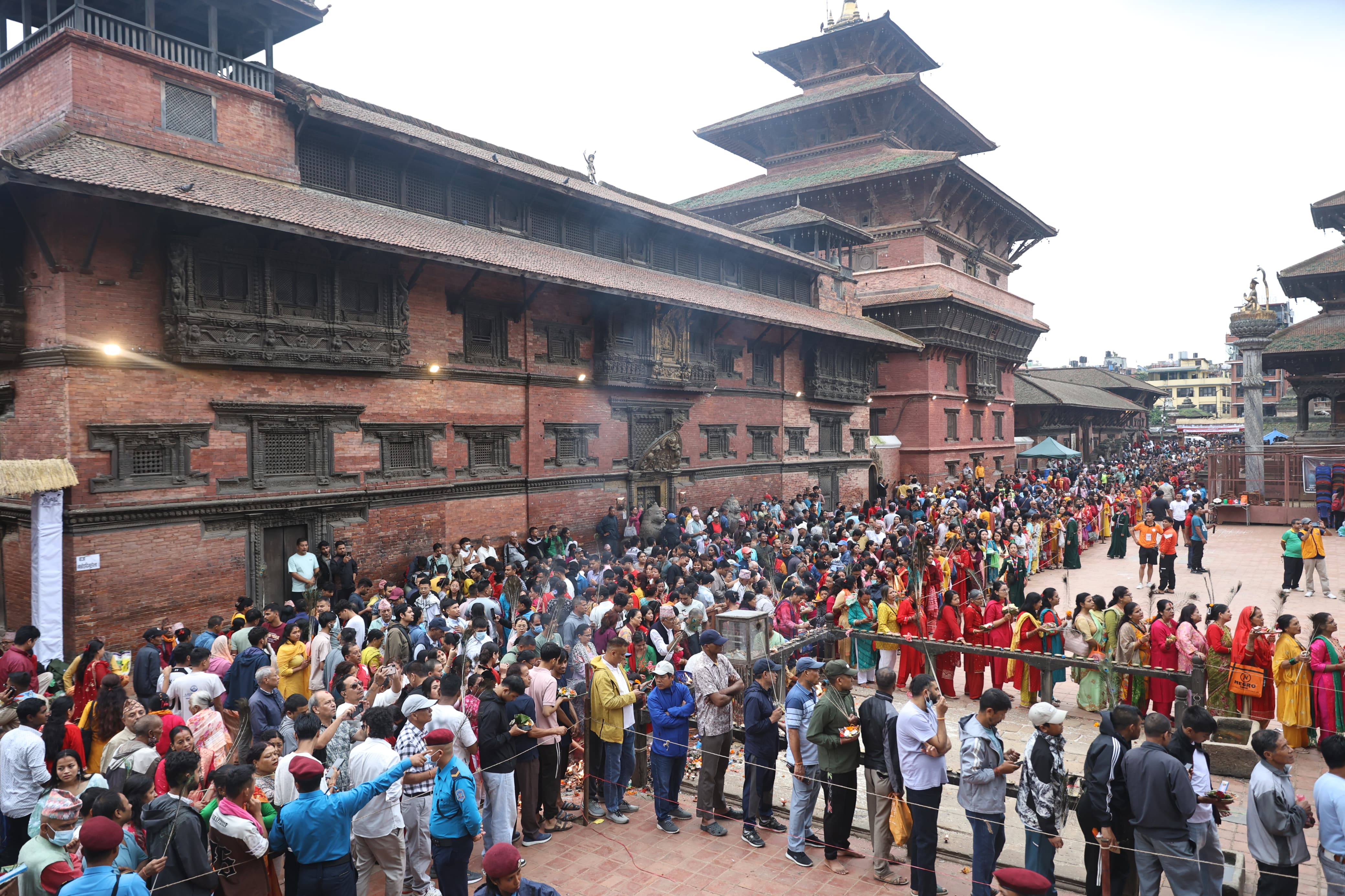 श्रीकृष्ण जन्मष्टमी: पाटनको कृष्ण मन्दिरमा श्रद्धालुहरूको भीड (फोटो फिचर)
