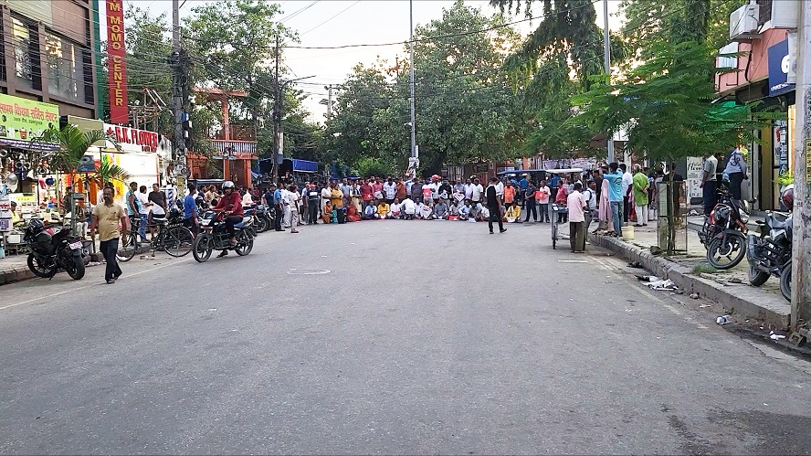 जसपा नेपालद्वारा जनकपुरधाममा सडक अवरुद्ध
