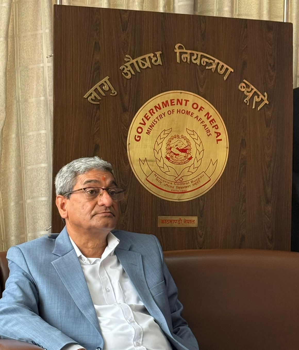 मुलुकलाई लागू औषधमुक्त बनाउने गरी काम गर्न गृहमन्त्री लेखकको निर्देशन