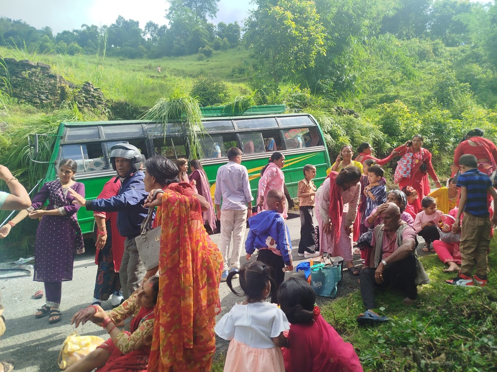पोखराको आर्वामा माइक्रोबस दुर्घटना, २३ जना घाइते