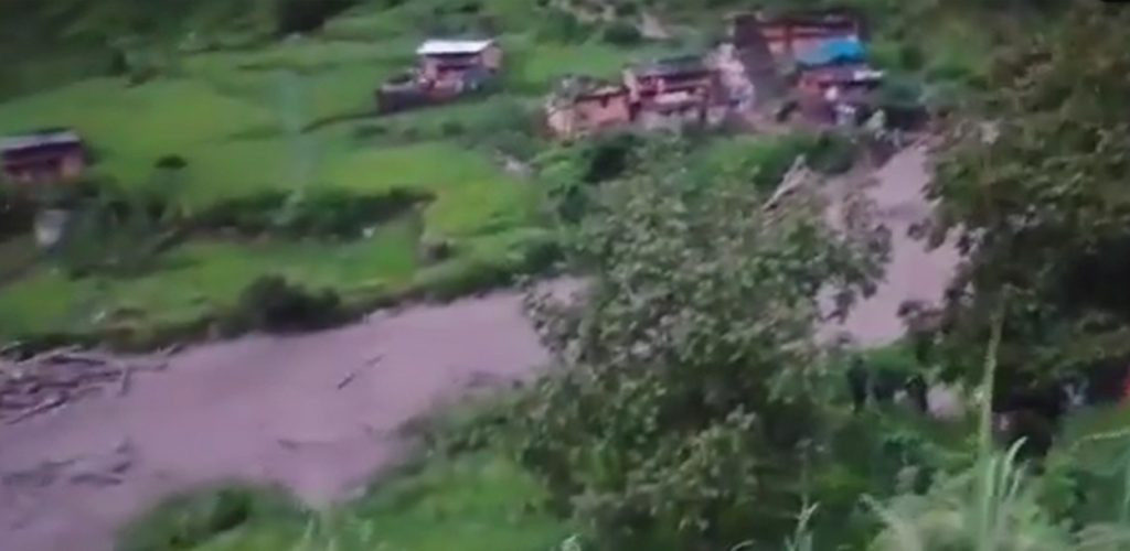 बाढी अपडेटः थप आठ घरसहित ७० बाख्रा बगाएको पुष्टि