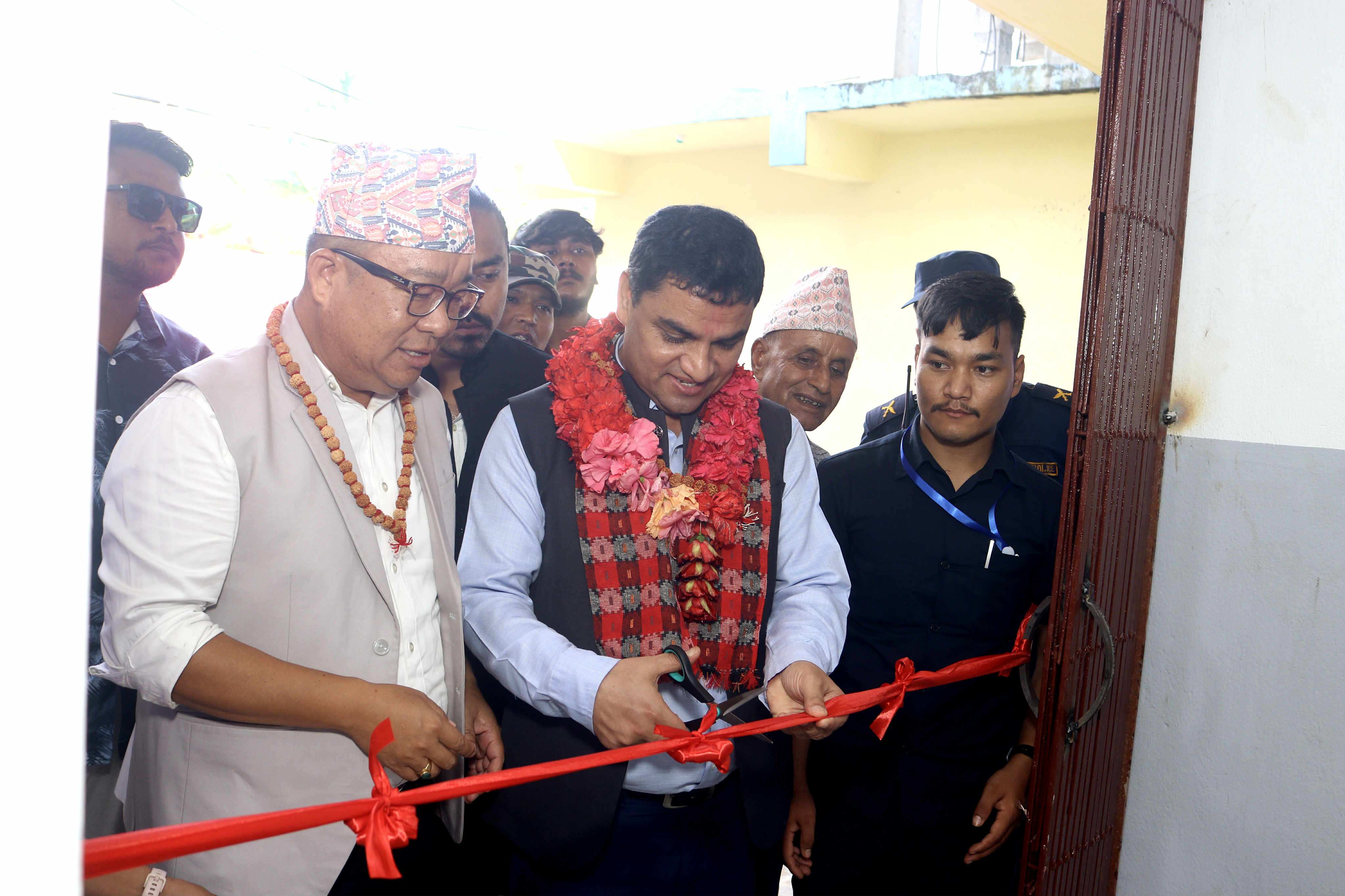 मिक्लाजुङ अस्पताललाई व्यवस्थित बनाउन सरकारले आवश्यक सहयोग गर्छः  स्वास्थ्यमन्त्री पौडेल