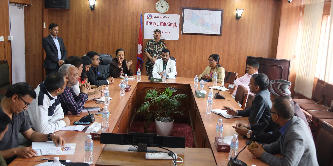 खानेपानीमन्त्री यादव र भारत सरकारका विज्ञ टोलीबीच छलफल