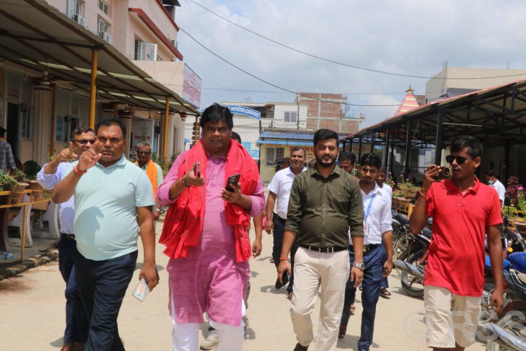 मधेश प्रदेशका स्वास्थ्य मन्त्री सिंहद्वारा प्रादेशिक अस्पतालको अनुगमन