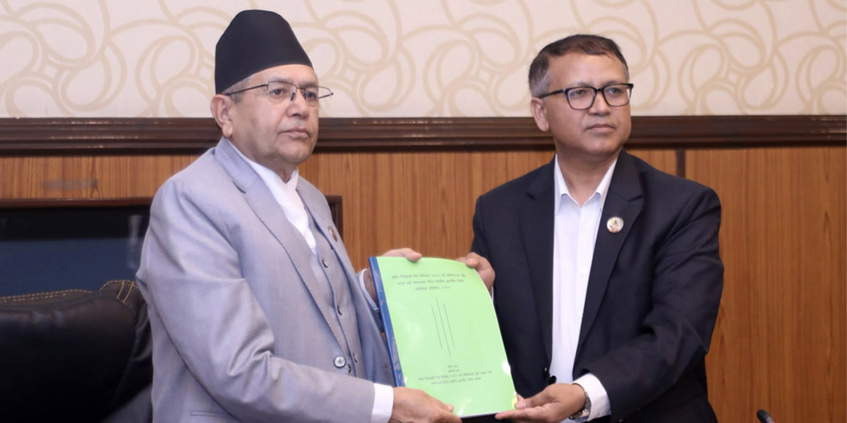 कुलिङ पिरियडमा ‘छेडखानी’ छानबिन समितिको प्रतिवेदन सभामुखलाई बुझाइयो