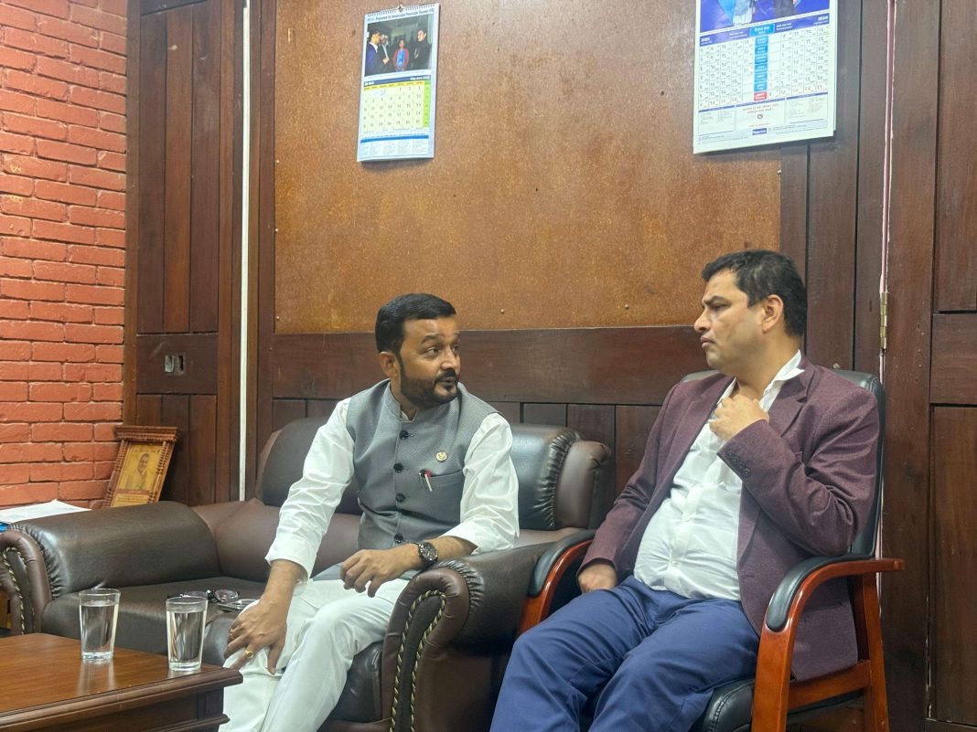 वीरगन्जमा हैजा संक्रमण नियन्त्रण गर्न दुई मन्त्रीले गरे सहमति