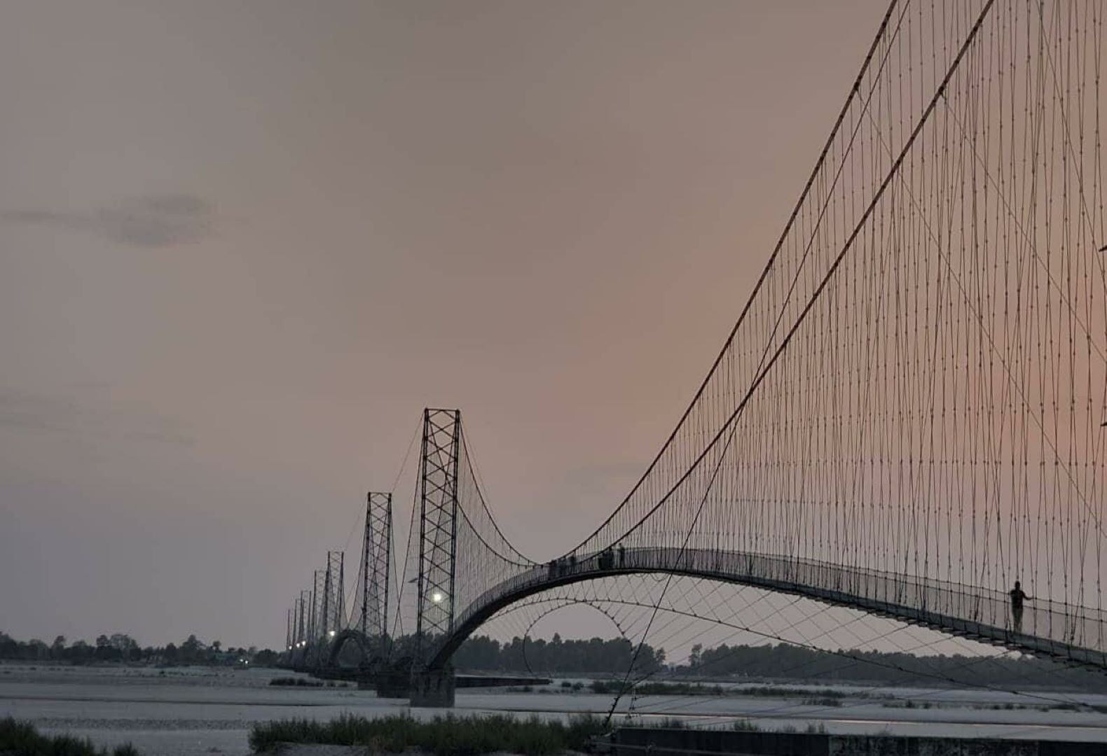 झोलुङ्गे पुललाई सजावट : आन्तरिक पर्यटकको नयाँ आकर्षण