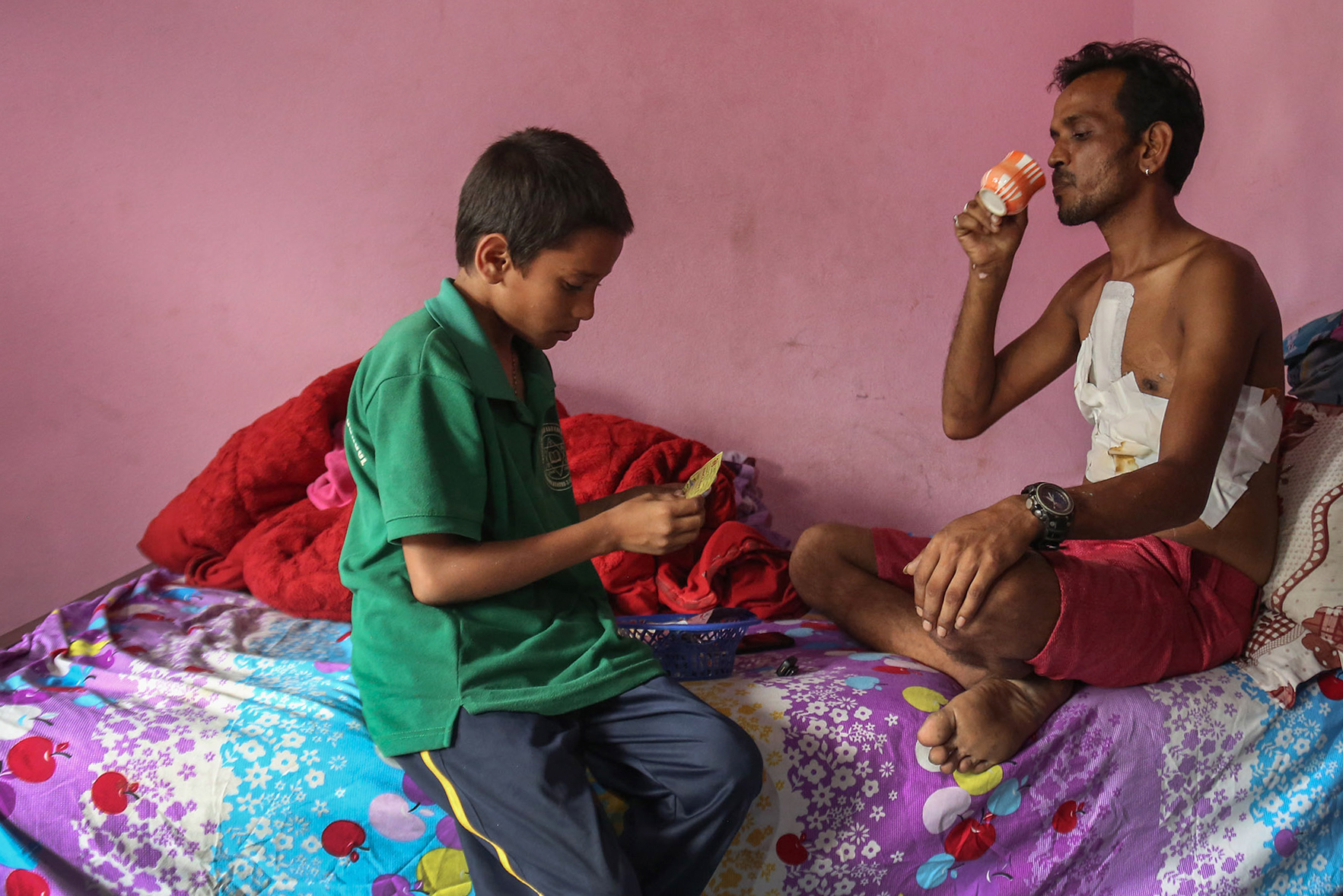 जेन जी आन्दोलनमा गोली लागेर घाइते भएका अनिल, साहरा विहिन