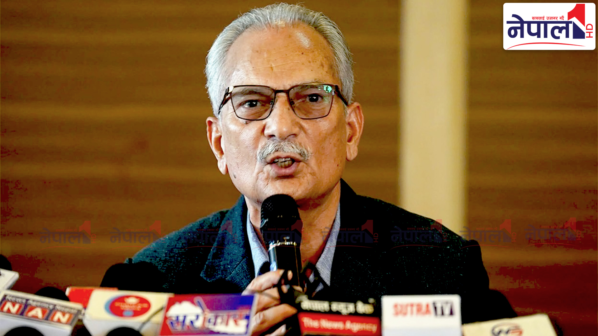 बालेन–हर्कलाई बाबुरामको सुझाव : संविधानको रक्षाका लागि मिल्नुस्