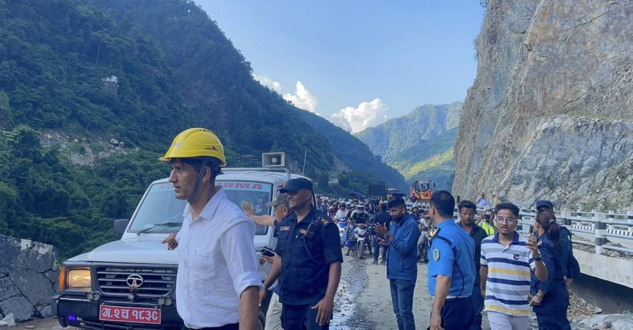 पहिरो पन्छाउन समय लाग्दा यात्रीलाई सास्ती