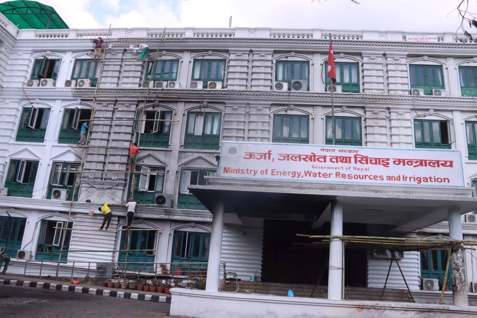 मर्मत र रङरोगन का साथ सिगारीदै : सिंहदरबार